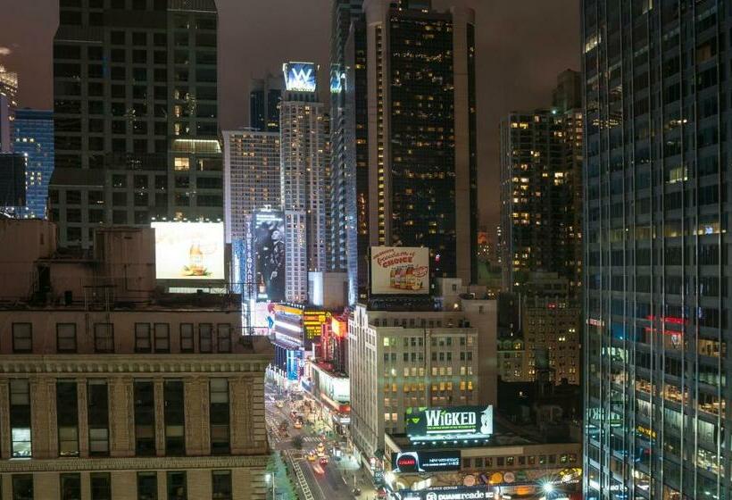 Standard Room 2 Double Beds, The Manhattan at Times Square