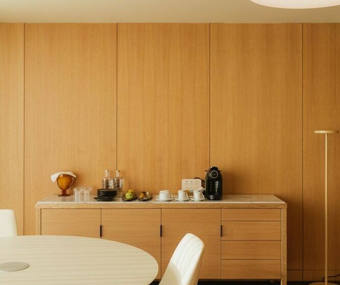 Executive Suite, Lumen Hotel & The Lisbon Light Show